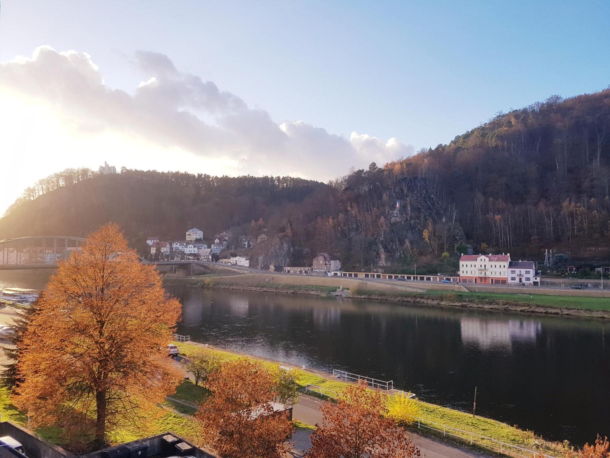 Útulný apartmán v centru, s krásným výhledem Decin Exteriér fotografie